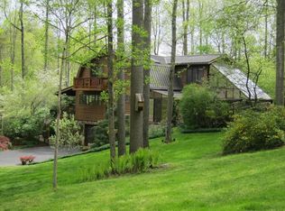 112 Rustic Highlands Rd, Hurricane, WV 25526