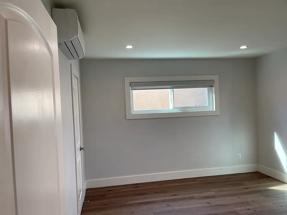 10716 large bedroom