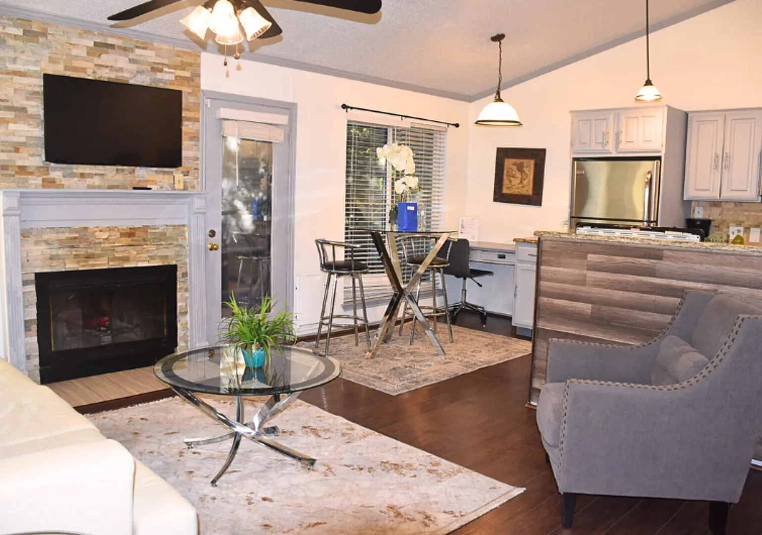 I10 World Cup Stay - 18 min to AT&T - Sleeps 2 - Public Transit — Photo 2