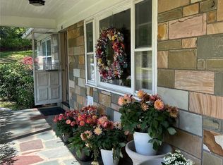 36 Emerson Rd, Glen Head, NY 11545