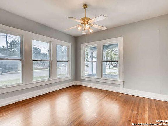 4th image of 301 University Ave