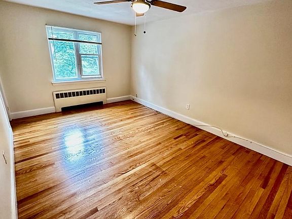 4th image of 26 Heath St #3