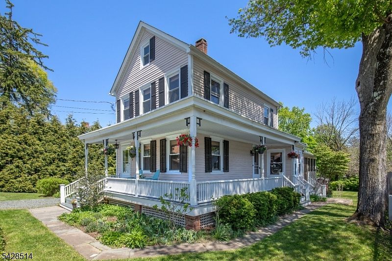 1st image of 16 William St