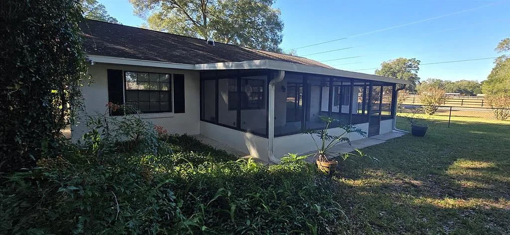 3 bed, 2.0 bath, 1490 sqft, $1,725 — Photo 3