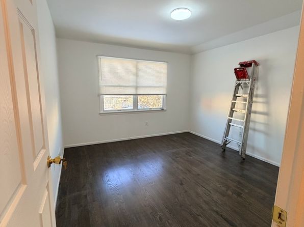 225 Bradley Ave APT 2