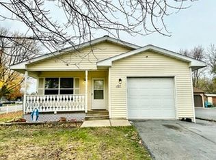 104 N Farnsworth Ave, Aurora, IL 60505