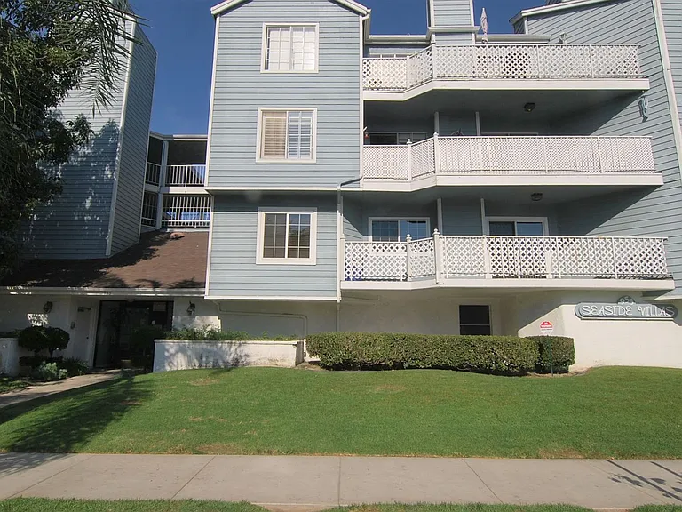 955 E 3rd St #303 — Photo 25