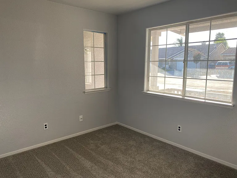 740 Rhine Ct — Photo 8