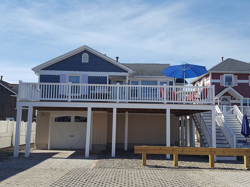 30 Central - Blue Bungalow