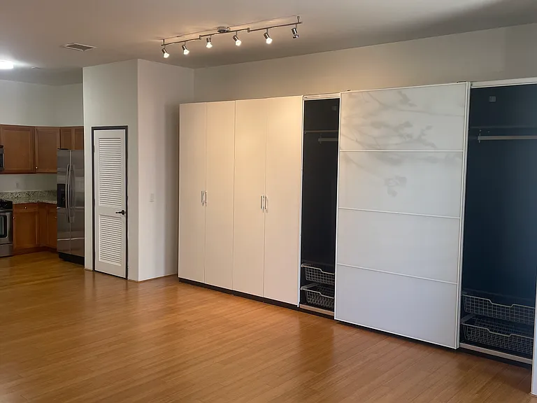 255 W 7th St #26 — Photo 10