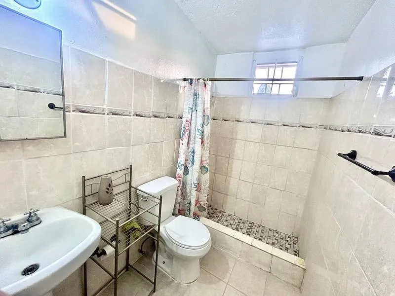 2 bed, 1.0 bath, $1,175 — Photo 4