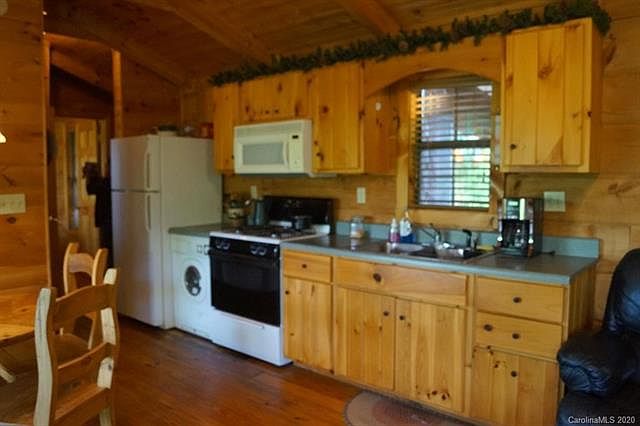 2nd image of 319 Dancing Leaf Ln