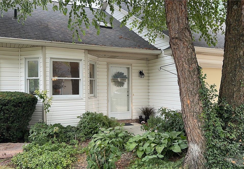 1st image of 775-6 Hampton Cir