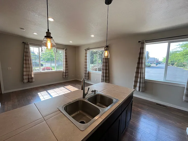 63159 NE De Haviland St — Photo 5