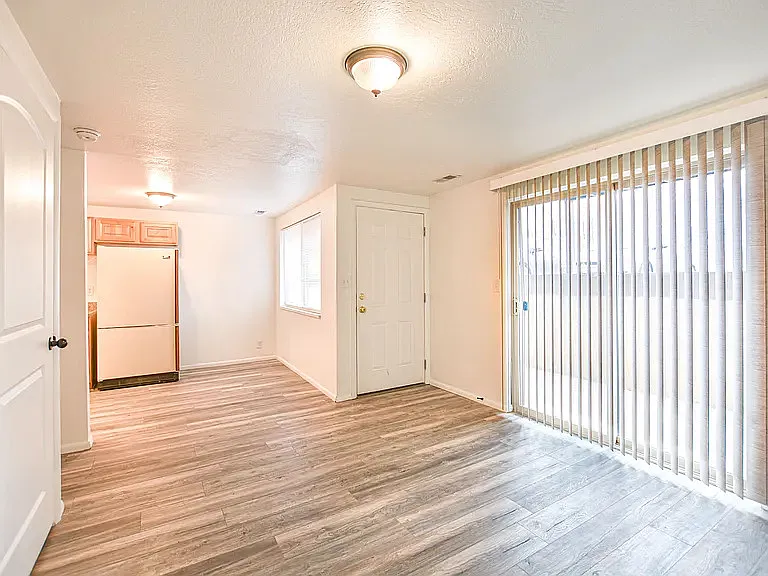2211 N 400 E #4