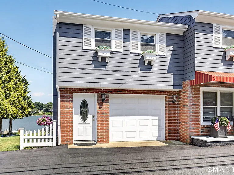 272 Elm St #UPSTAIRS — Photo 33