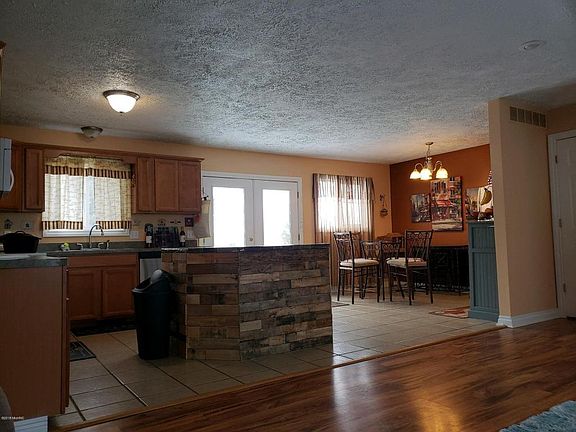 4th image of 307 E Herbison Dr