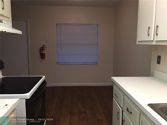 4th image of 405 SW 13th Pl APT 118