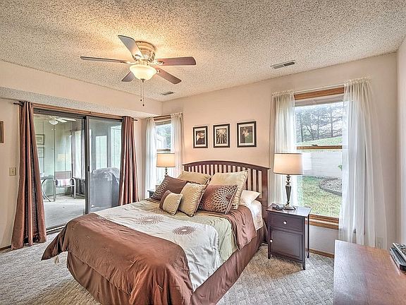 3rd image of 9 Shakespeare Dr