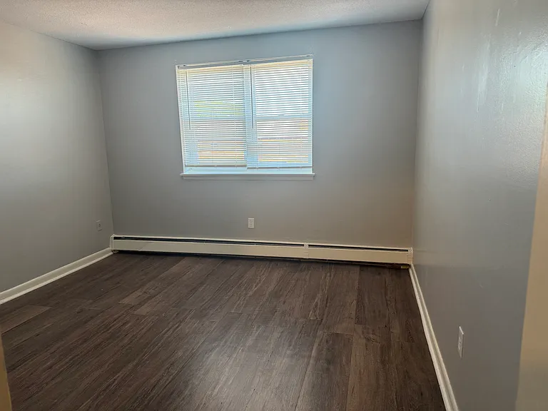 Garden Hill Apartments — Photo 22