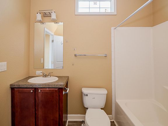 4th image of 201 Palmwood Dr Unit B