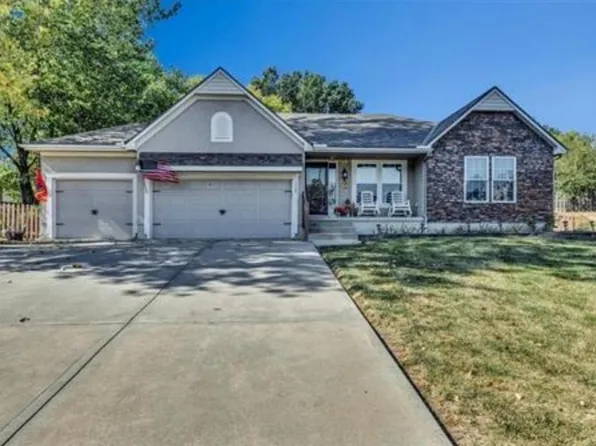 1700 NE Woodview Cir, Lees Summit, MO 64086