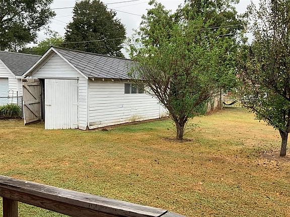 3rd image of 512 Bond Ave
