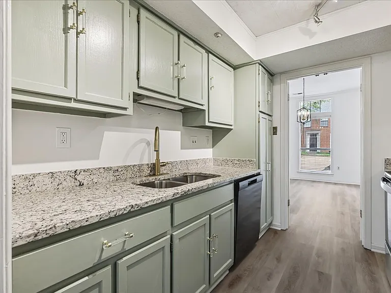 1694 Belvedere Ct — Photo 12