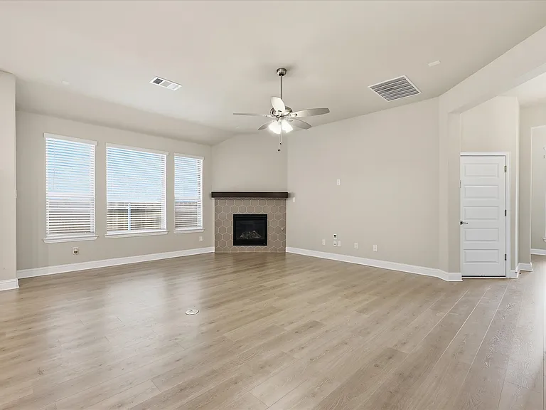 2609 Loxley Dr — Photo 6