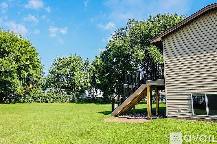 3 bed, 1146 sqft, $2,525 — Photo 3