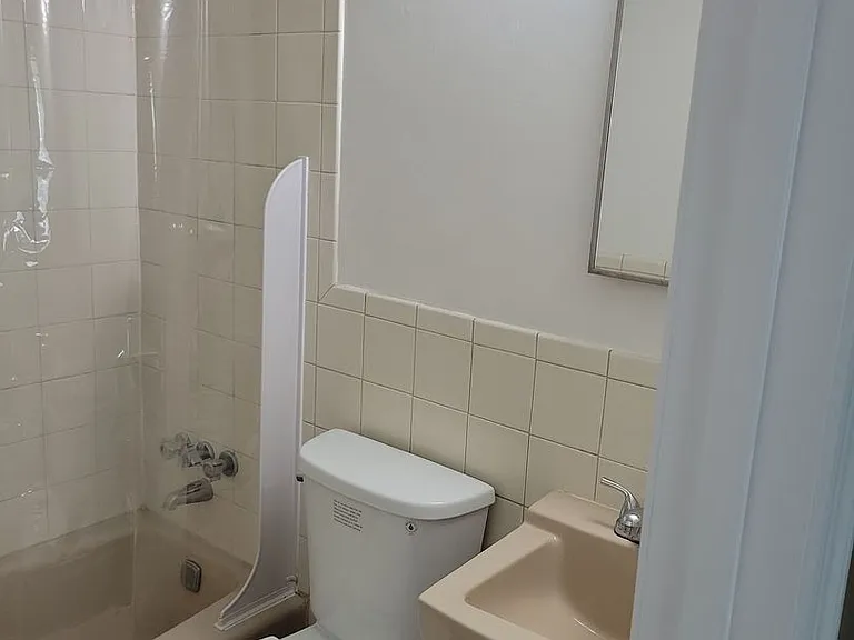 Bay Oaks Park Apartments — Photo 13