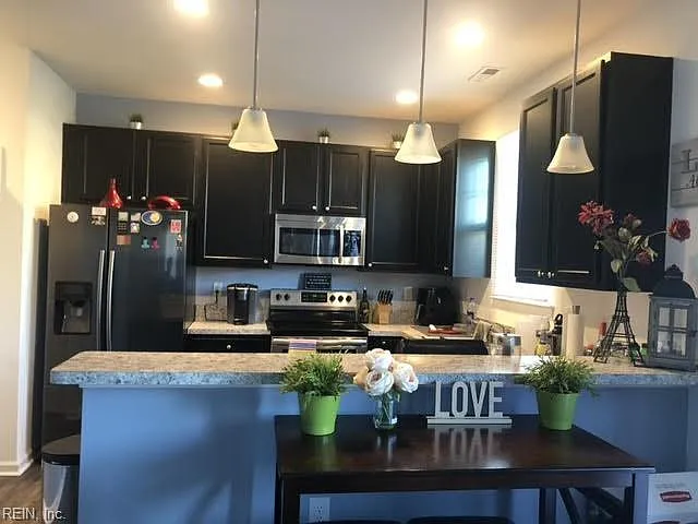 2 bed, 2.5 bath, 1329 sqft, $2,250 — Photo 3