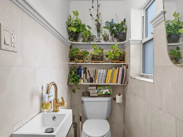 3338 Bedford Avenue image 10 of 15