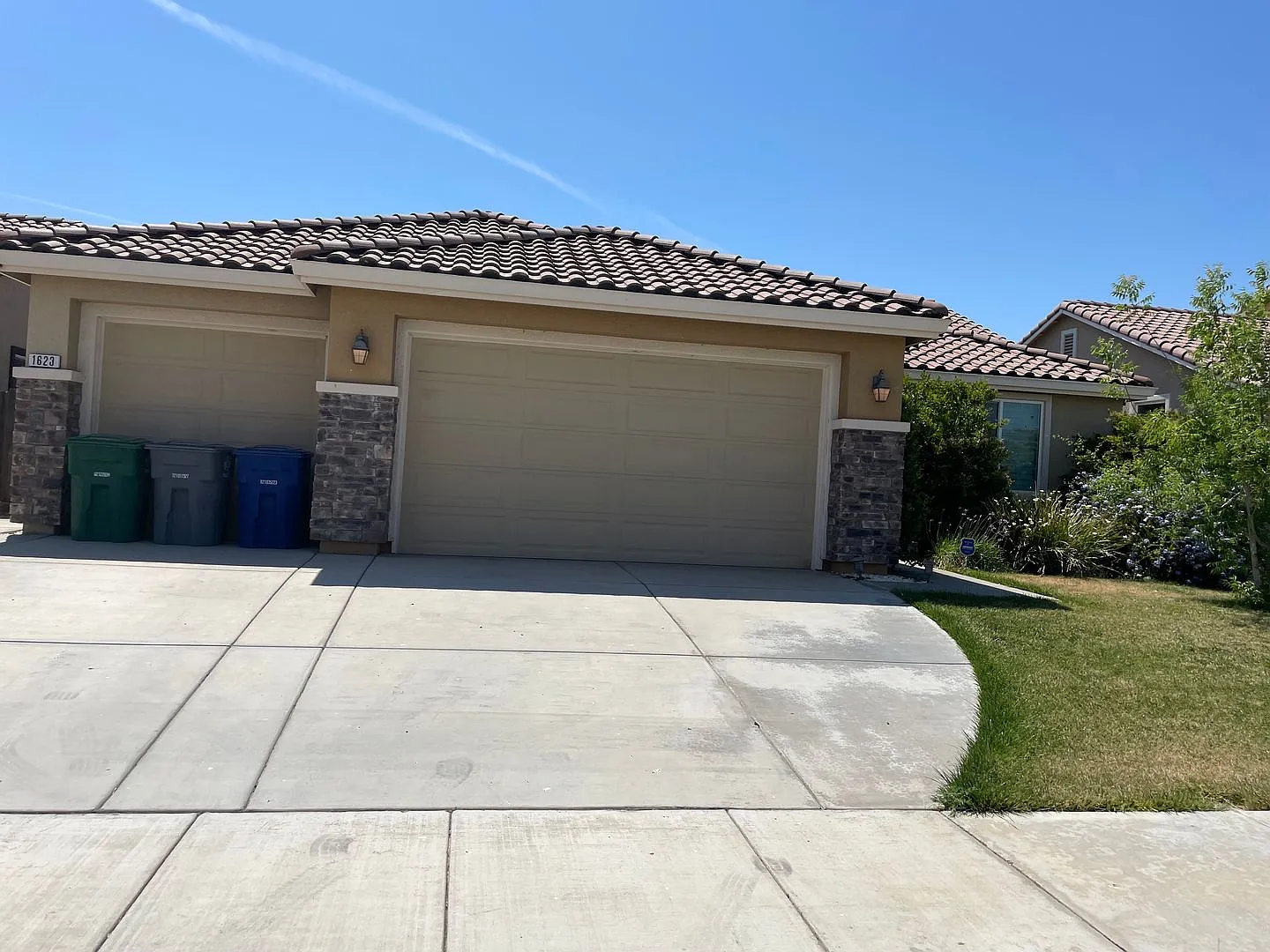 Coming Soon Beautiful 4-Bedroom, 3-Bathroom Home With Solar & 3-Car Garage! — Photo 2
