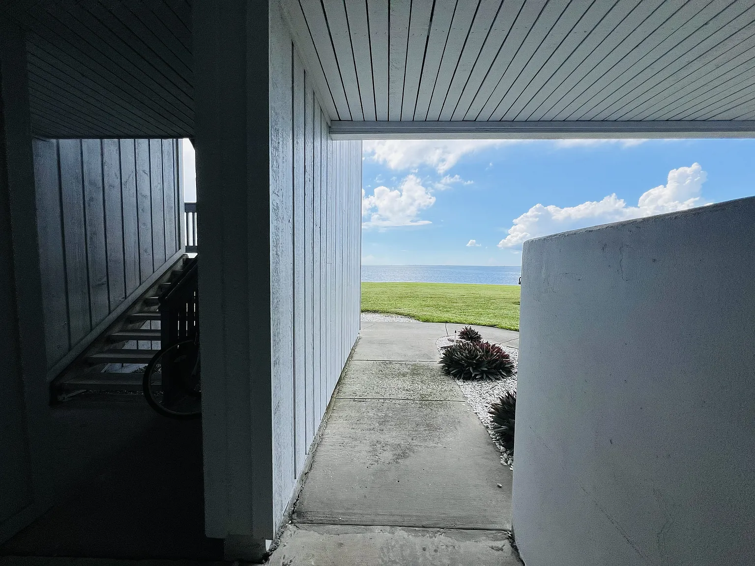 2 bed, 960 sqft, $2,200 — Photo 2