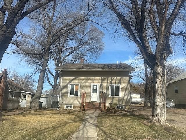 1st image of 850 10th Ave