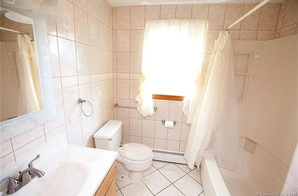 3 bed, 1100 sqft, $1,700 — Photo 3