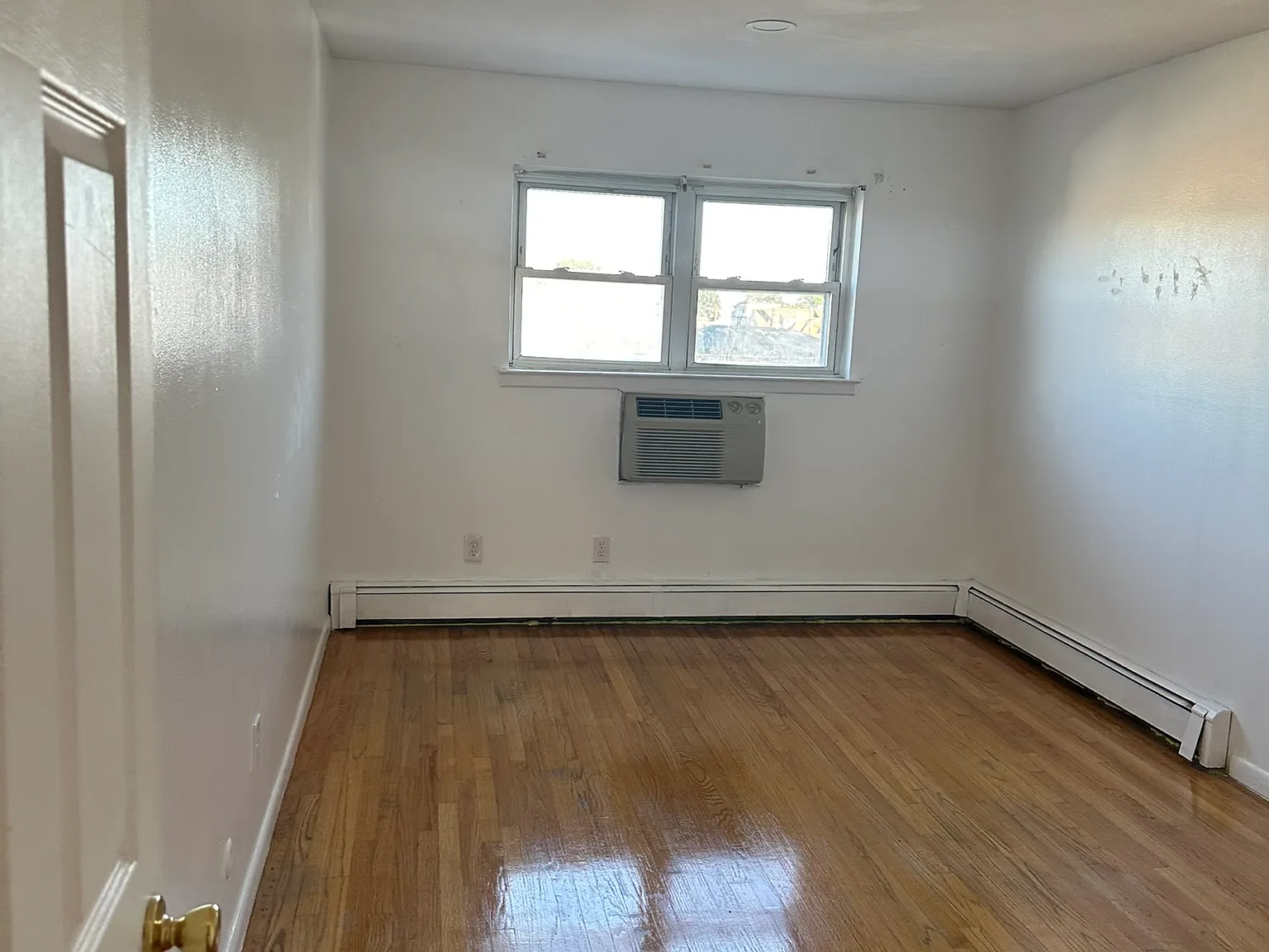 3 bed, 1200 sqft, $2,700 — Photo 4