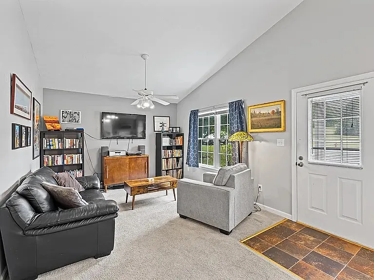 1005 D St — Photo 2