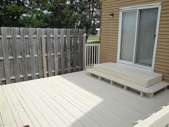 3rd image of 36823 Park Place Dr