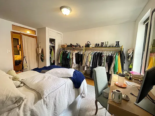 Rented by KNOCKKNOCK LLC | media 21