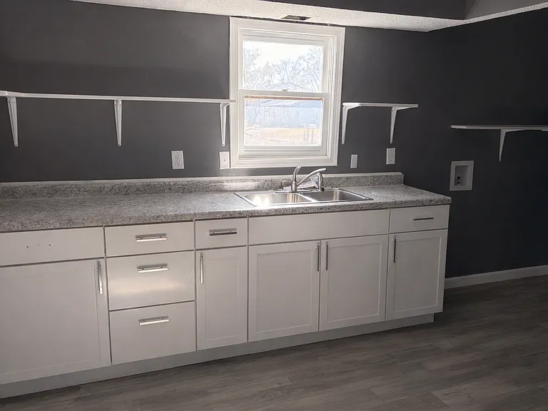 15 Osage Ave — Photo 1