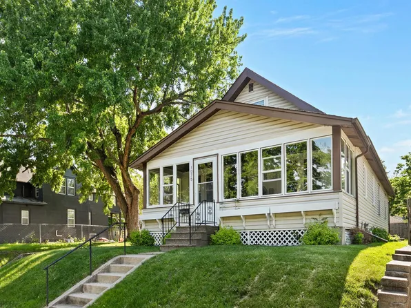 1075 Farrington St, Saint Paul, MN 55117