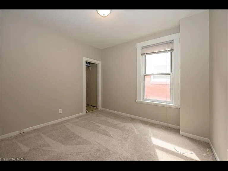 893 Queens Ave — Photo 10