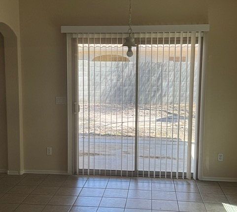 5th image of 573 S 167th Dr