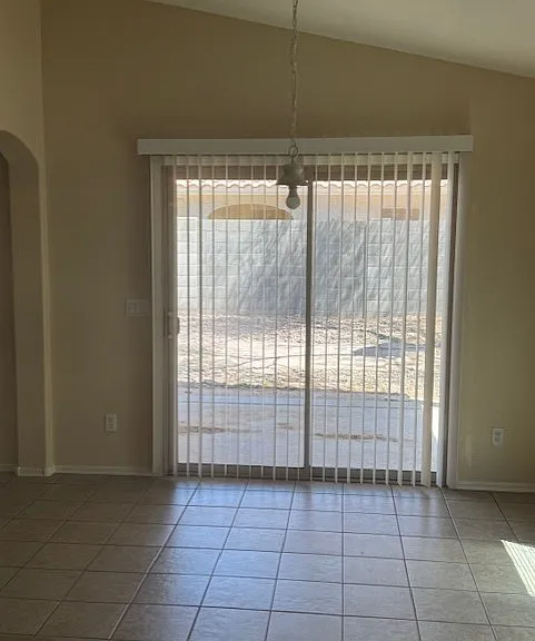 573 S 167th Dr — Photo 5