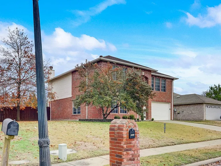 6410 Birkdale Ln — Photo 3