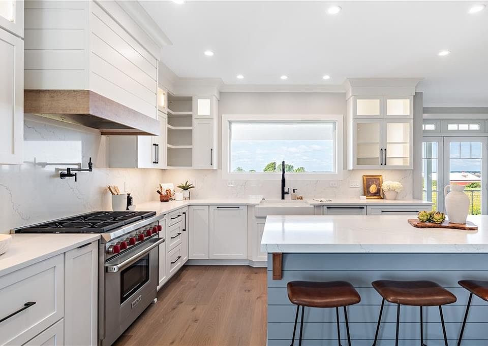 28 Strawberry Ln, Portsmouth, RI 02871 Zillow