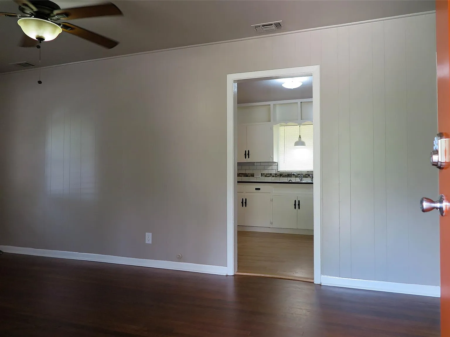 3 bed, 2.0 bath, 1094 sqft, $1,995 — Photo 4