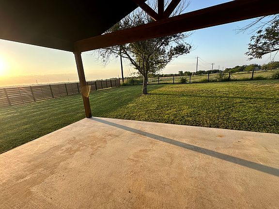 4th image of 200 Meadow Dr